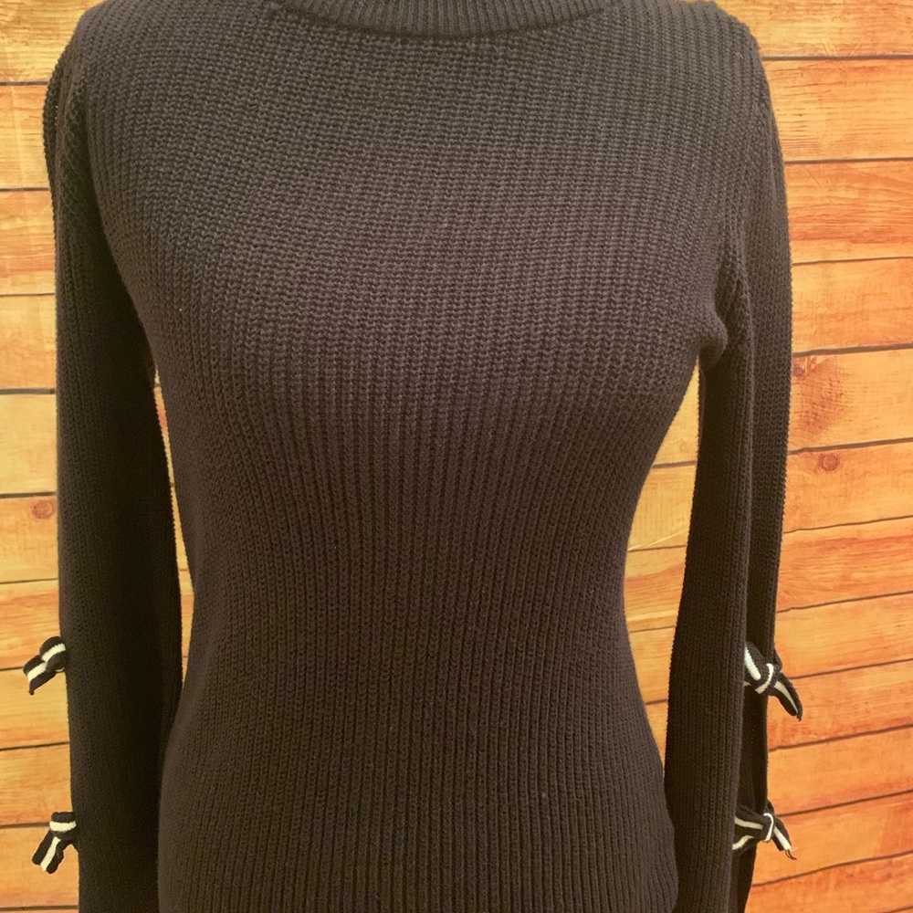 Elle bow sweater